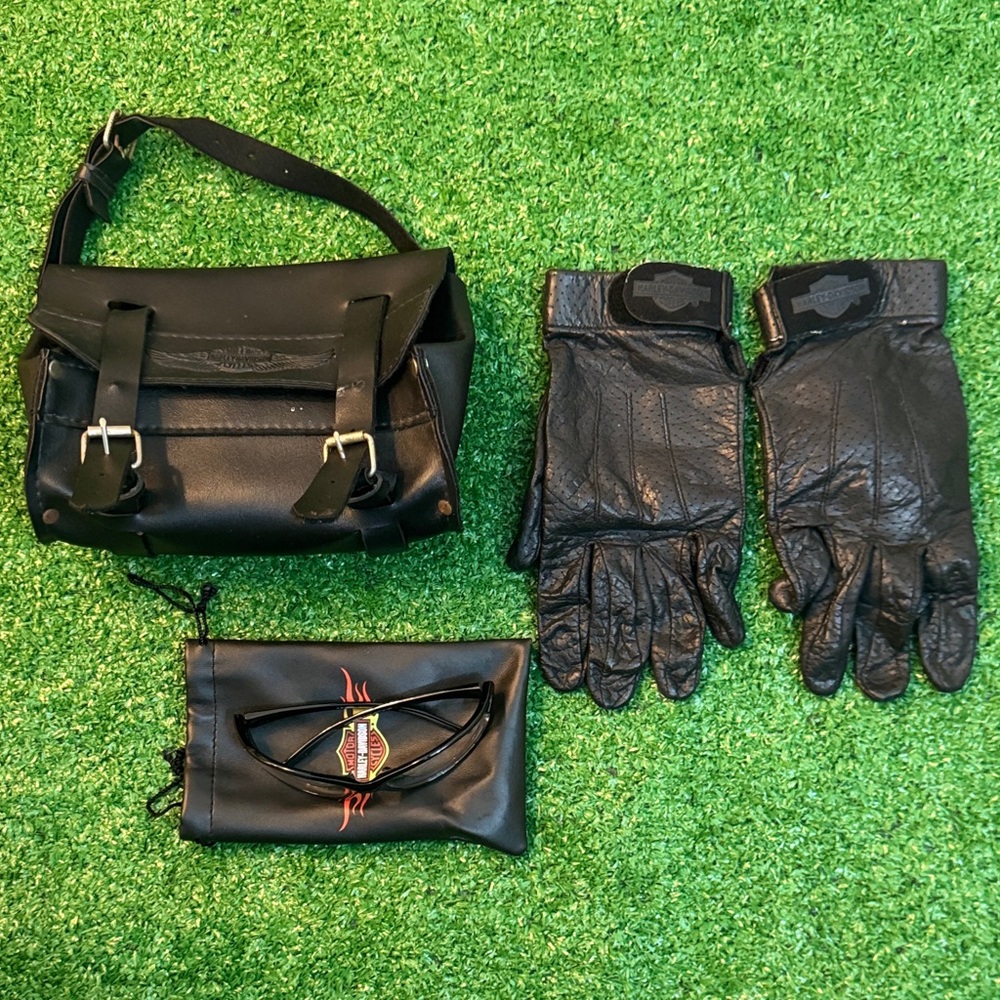 Harley-Davidson Black Leather Accessory Set